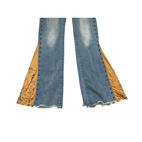 VINTAGE Sharagano Grommet Flare Jeans Light Wash 90s Boho Festival M - Picture 5 of 8